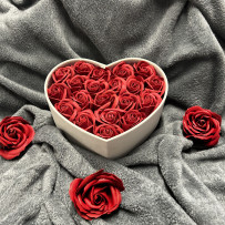 Kwiaty Mydlane Flowerbox beżowe serce - róże mydlane bordowe
