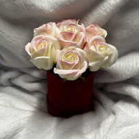 Kwiaty Mydlane Flowerbox czerwone okrągłe - róże mydlane 7szt. gradient